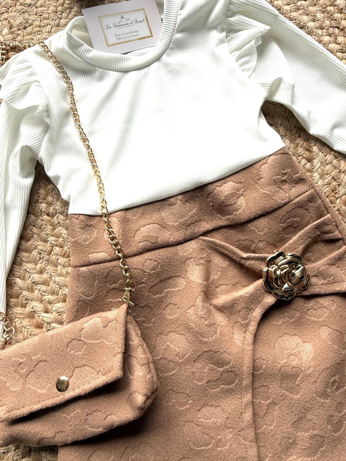 Robe avec sac et boucle fleur dorée