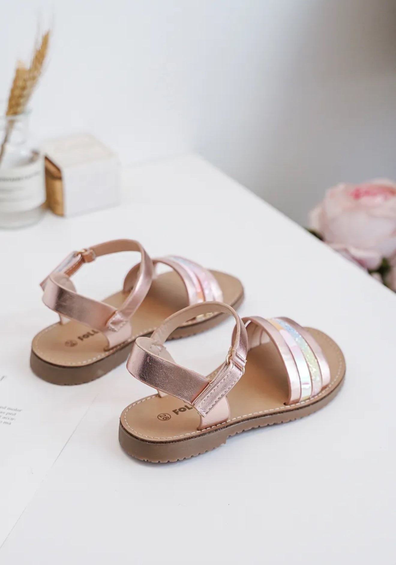 Sandalette fille avec scratch – Confort et style pour les beaux jours