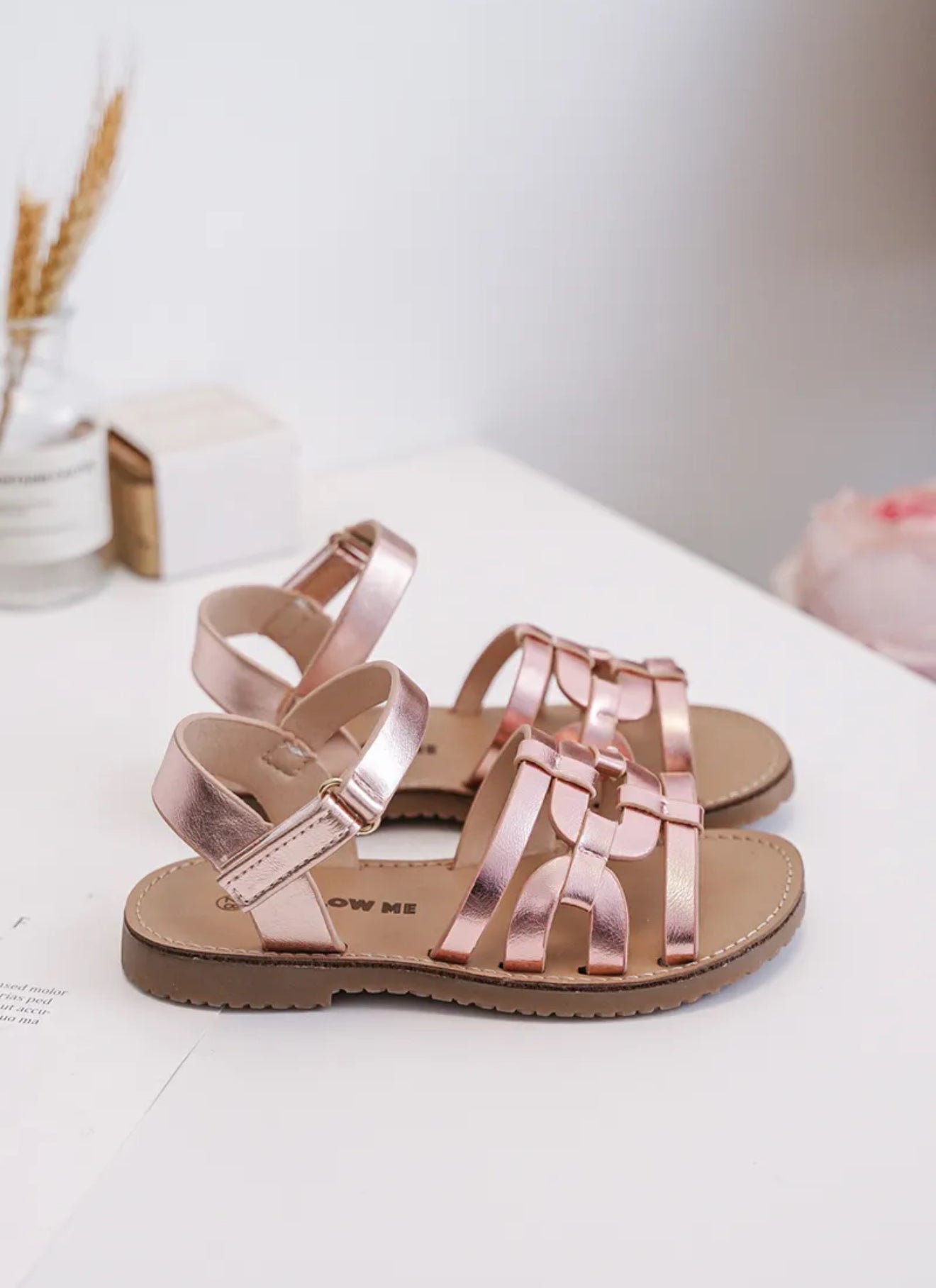 Sandalette fille avec scratch – Confort et style pour les beaux jours