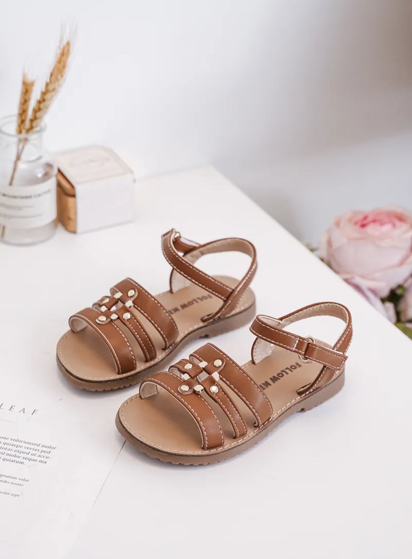 Sandalette fille avec scratch – Confort et style pour les beaux jours