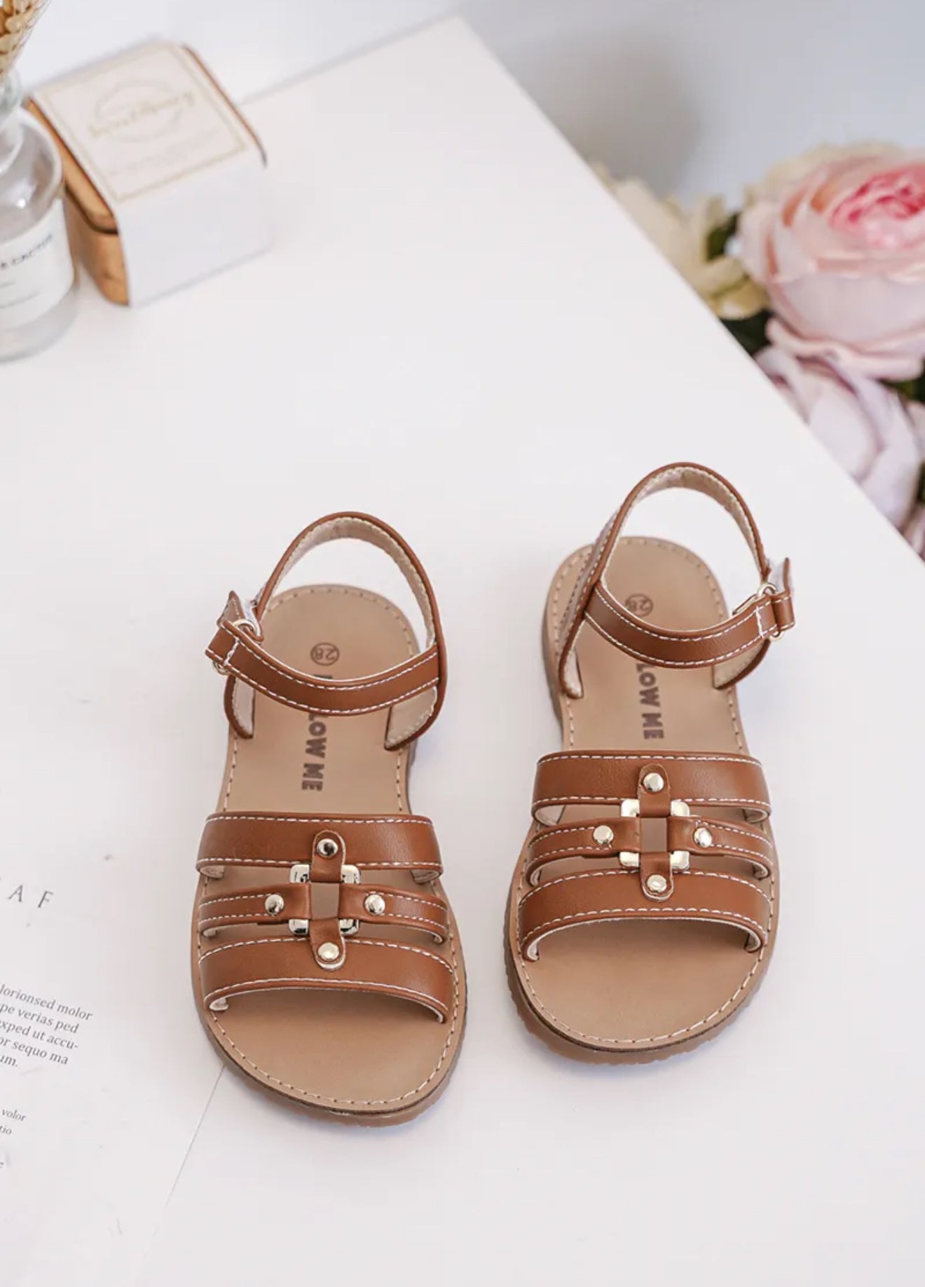 Sandalette fille avec scratch – Confort et style pour les beaux jours