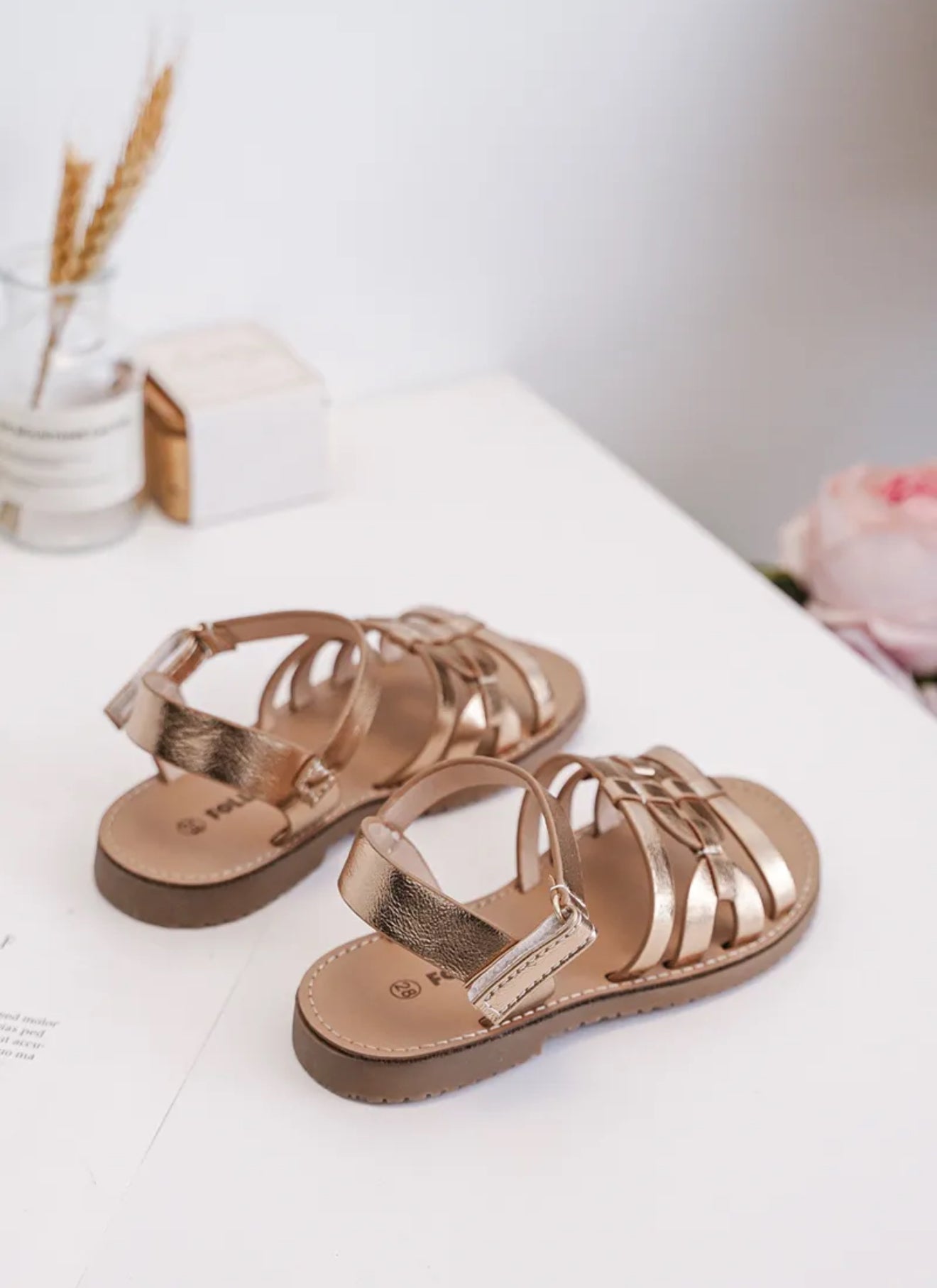 Sandalette fille avec scratch – Confort et style pour les beaux jours