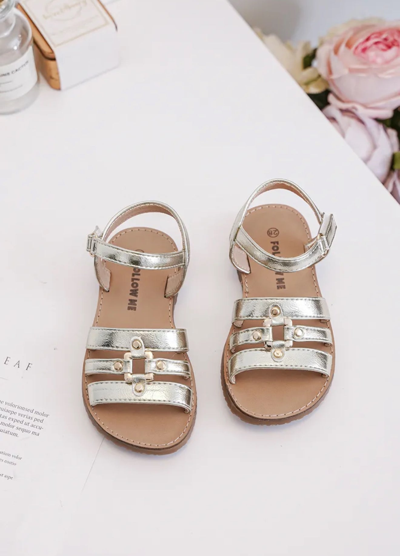 Sandalette fille avec scratch – Confort et style pour les beaux jours