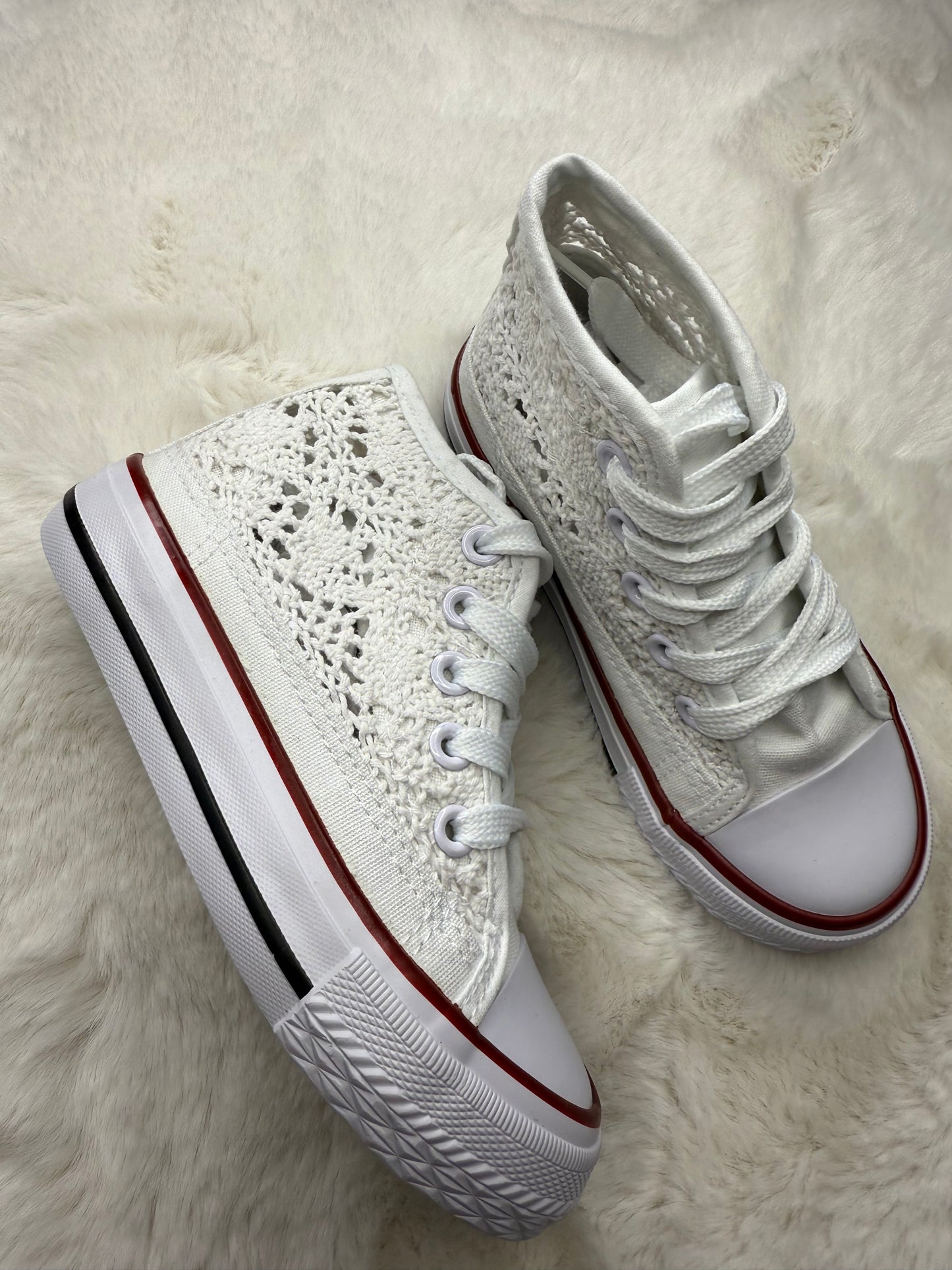 Baskets Fille Blanche à Lacets – Douceur, Élégance et Confort