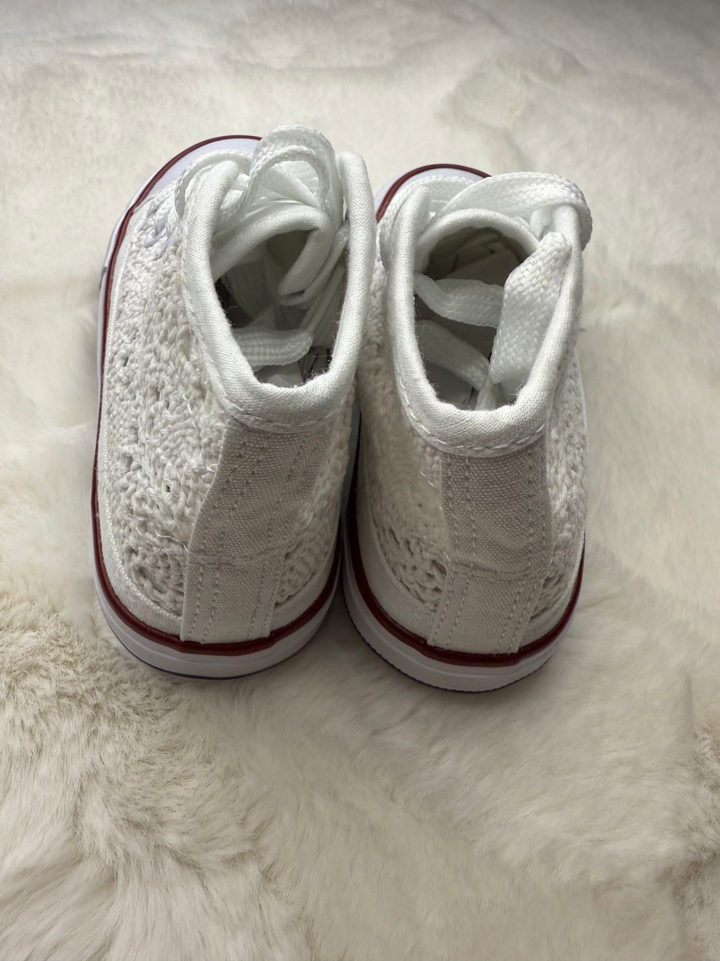 Baskets Fille Blanche à Lacets – Douceur, Élégance et Confort