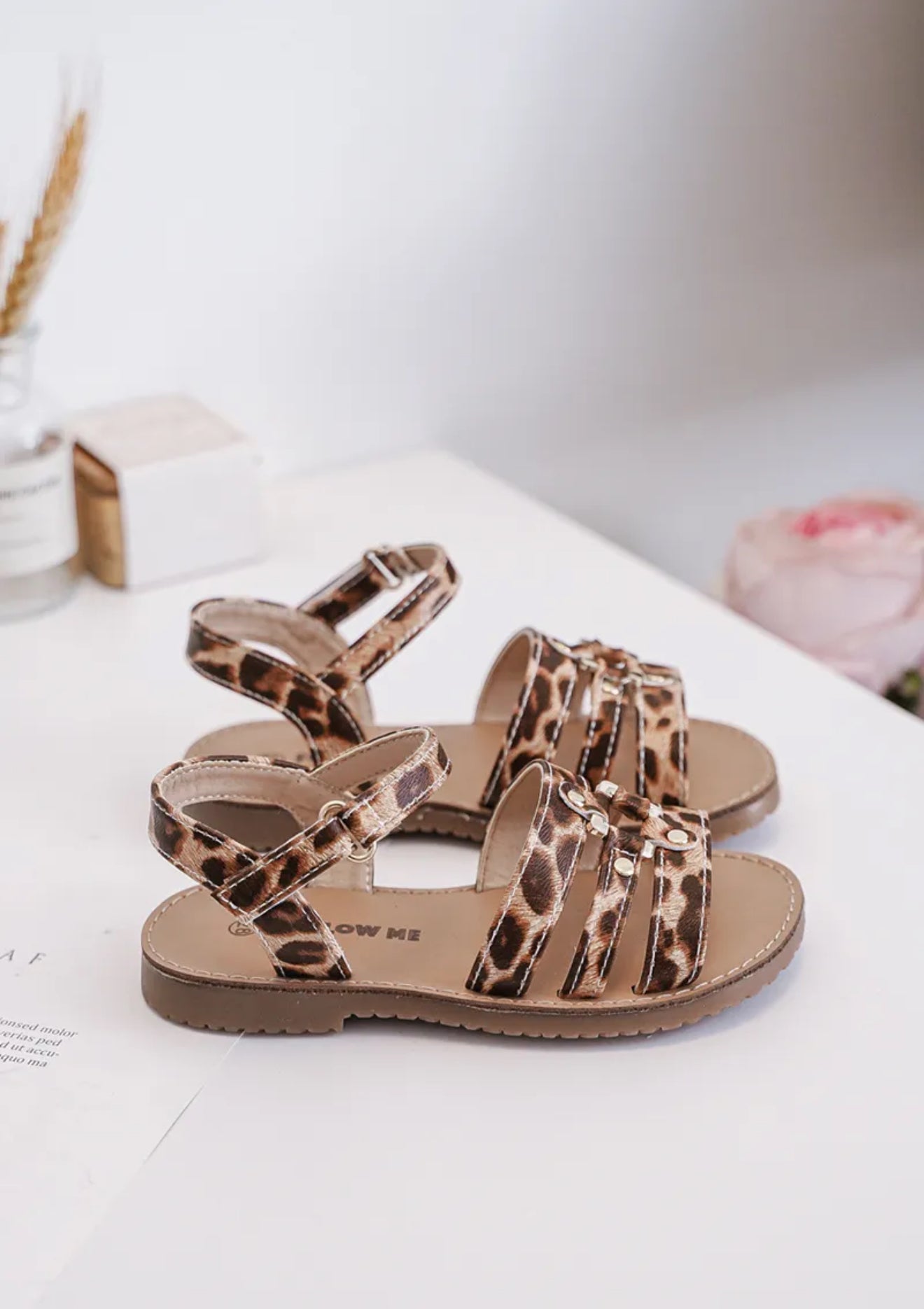 Sandalette fille avec scratch – Confort et style pour les beaux jours