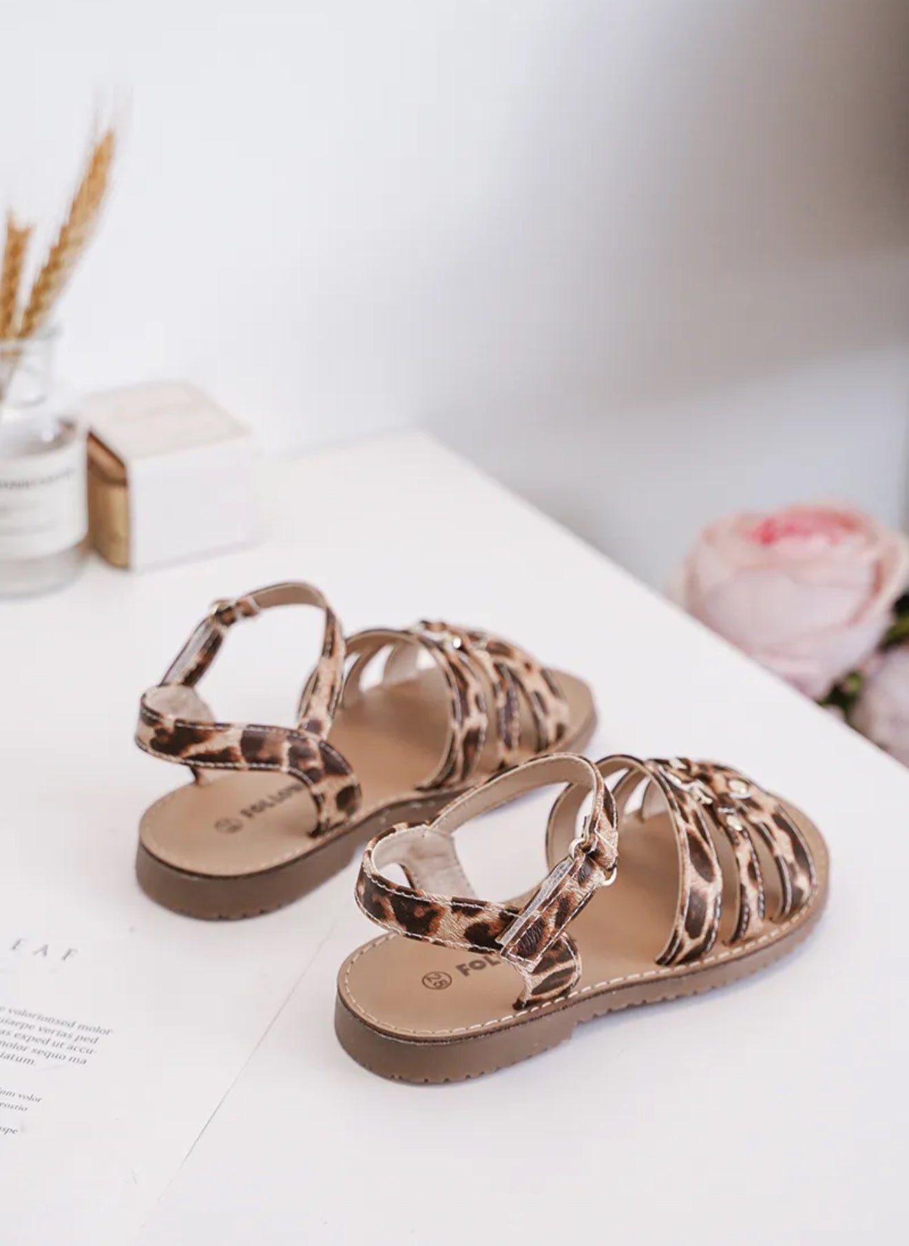 Sandalette fille avec scratch – Confort et style pour les beaux jours