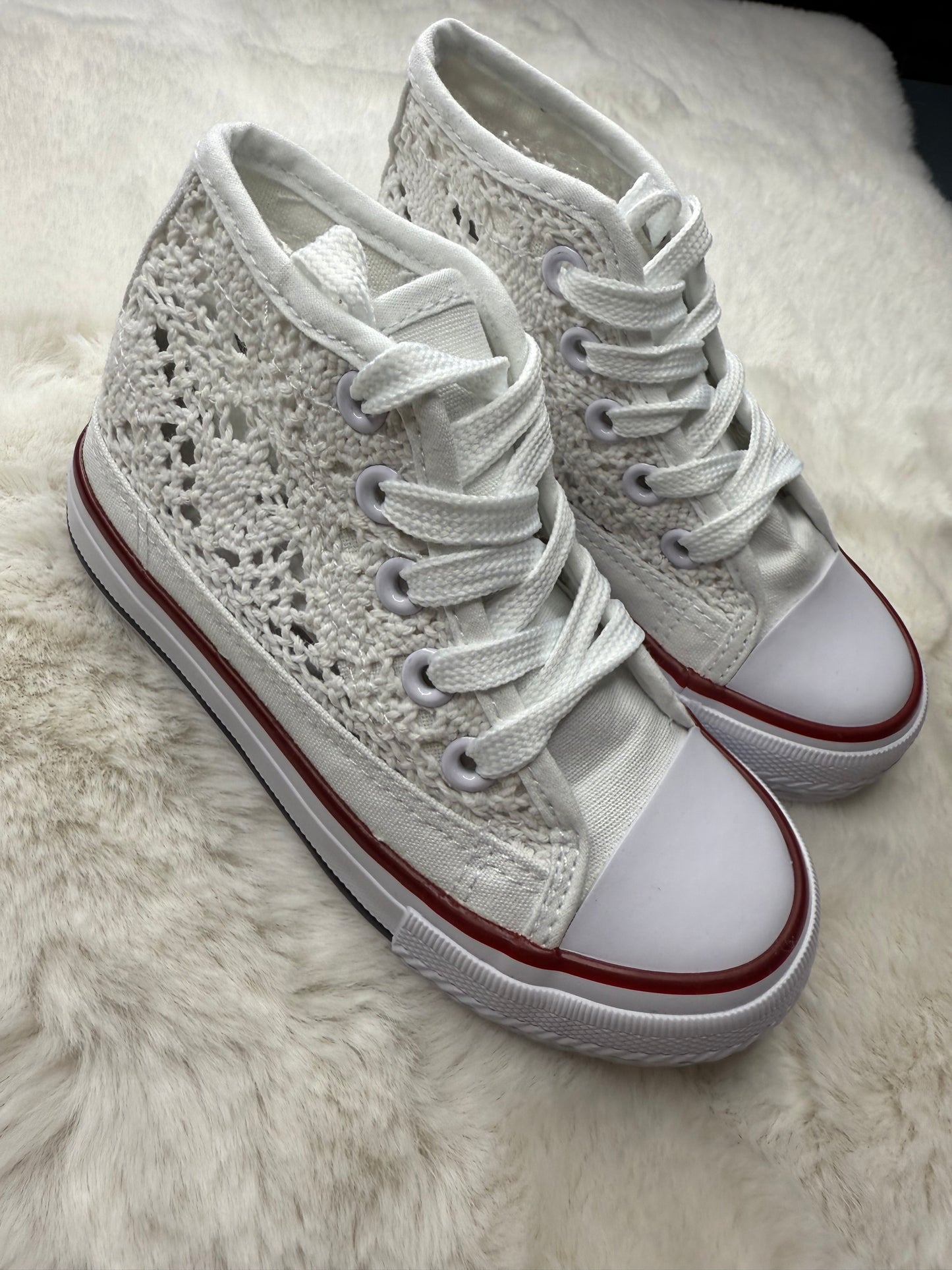 Baskets Fille Blanche à Lacets – Douceur, Élégance et Confort