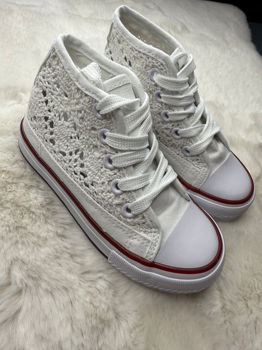 Baskets Fille Blanche à Lacets – Douceur, Élégance et Confort