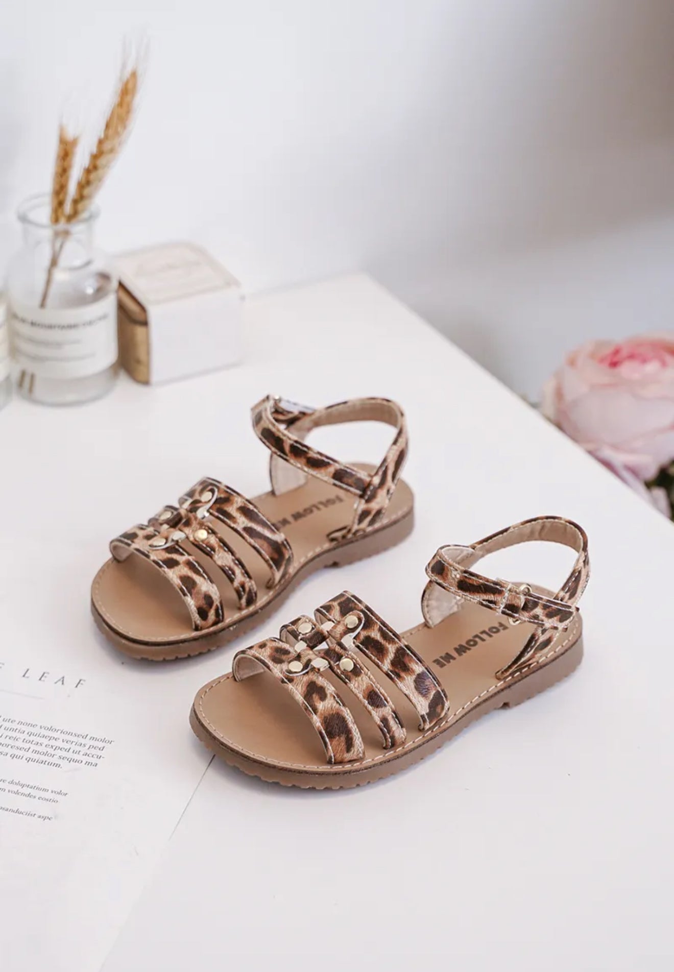 Sandalette fille avec scratch – Confort et style pour les beaux jours