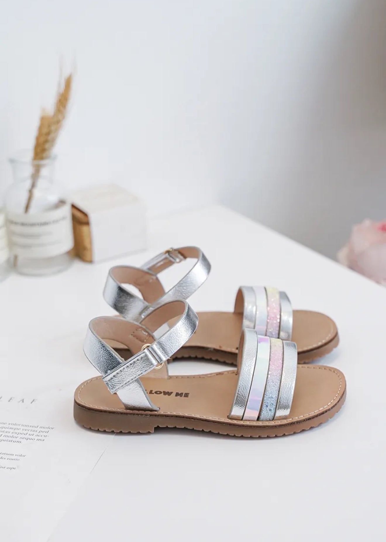 Sandalette fille avec scratch – Confort et style pour les beaux jours