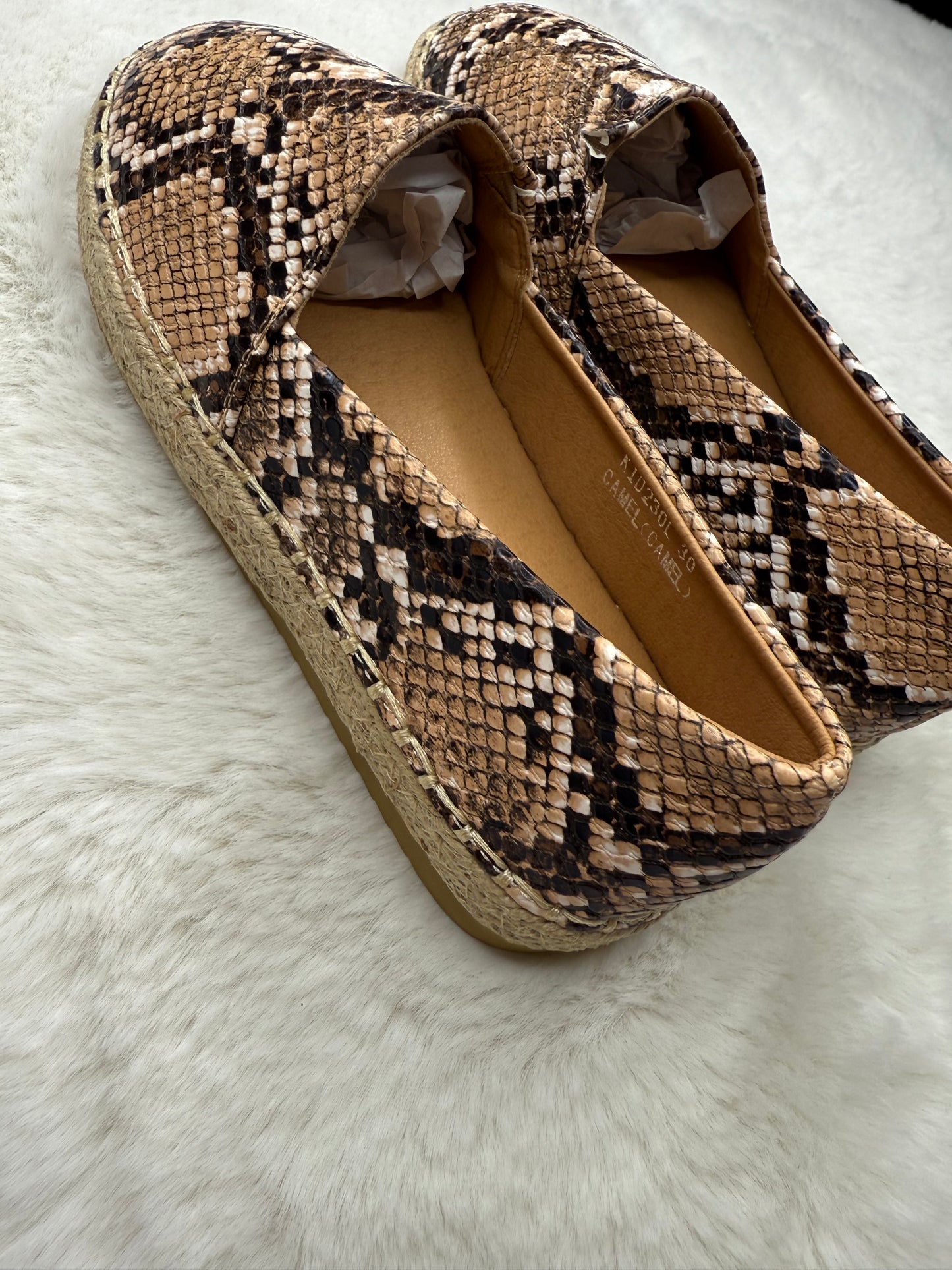 Espadrilles Fille Imprimé Serpent – Tendance et Légèreté pour l’Été
