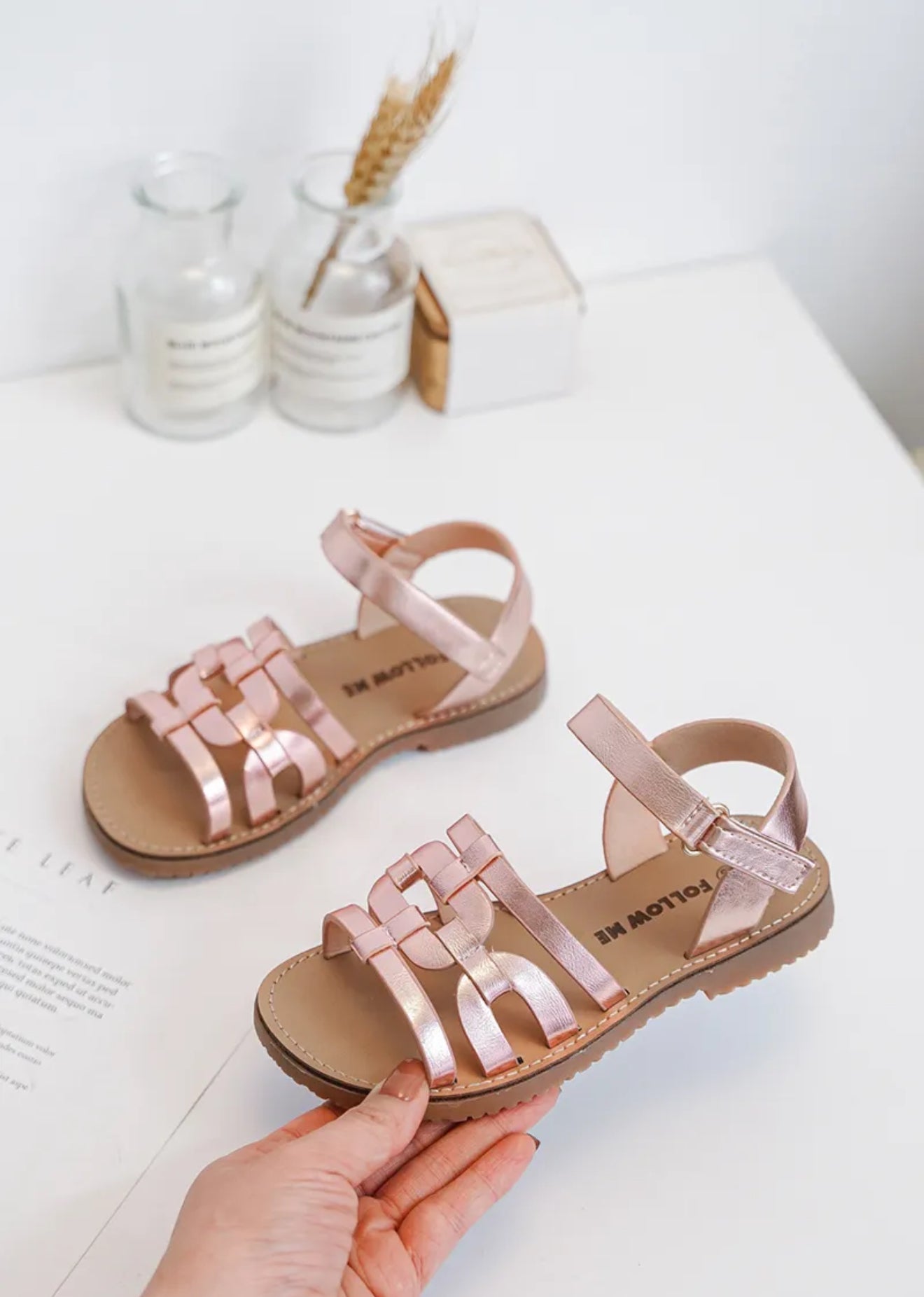 Sandalette fille avec scratch – Confort et style pour les beaux jours