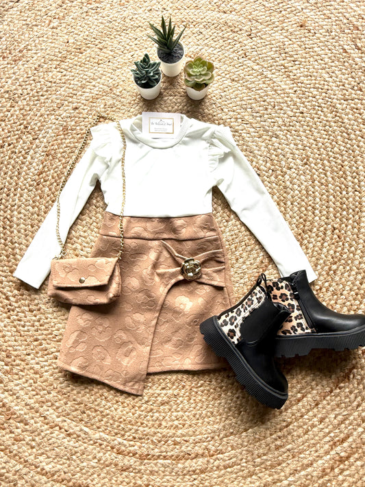 Robe avec sac et boucle fleur dorée