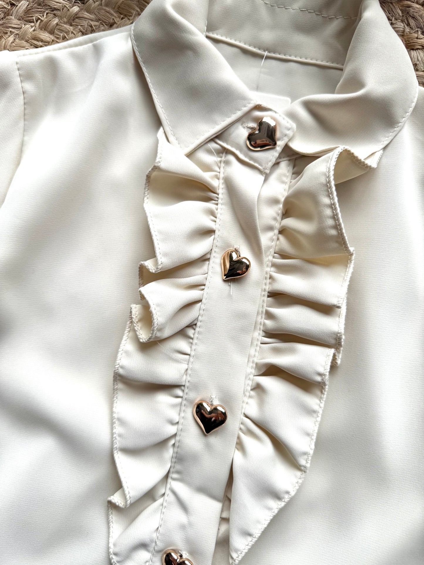 Chemise avec boutons cœur doré