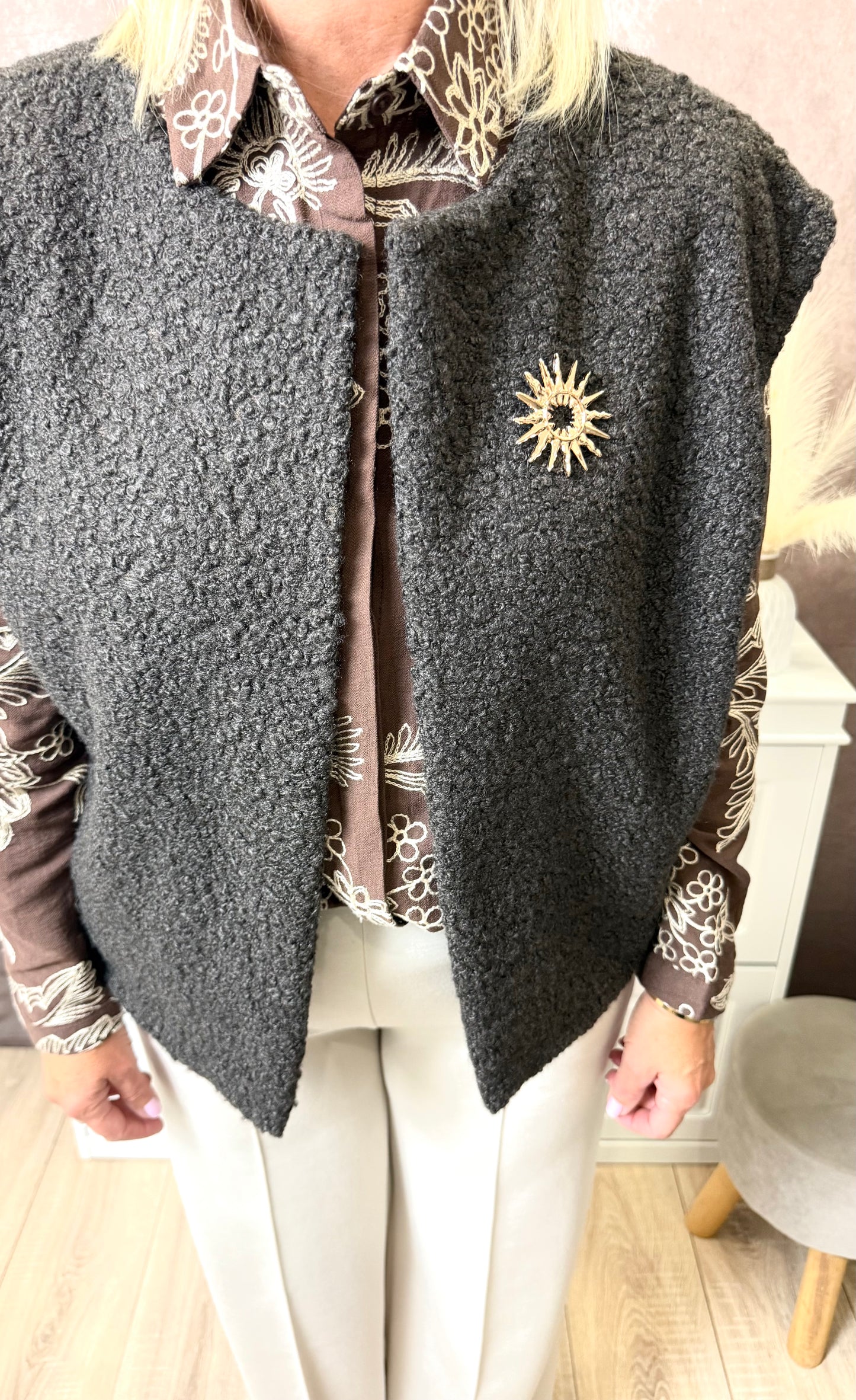 🧥 Gilet sans manches effet bouclettes – Taille unique (36 au 50)