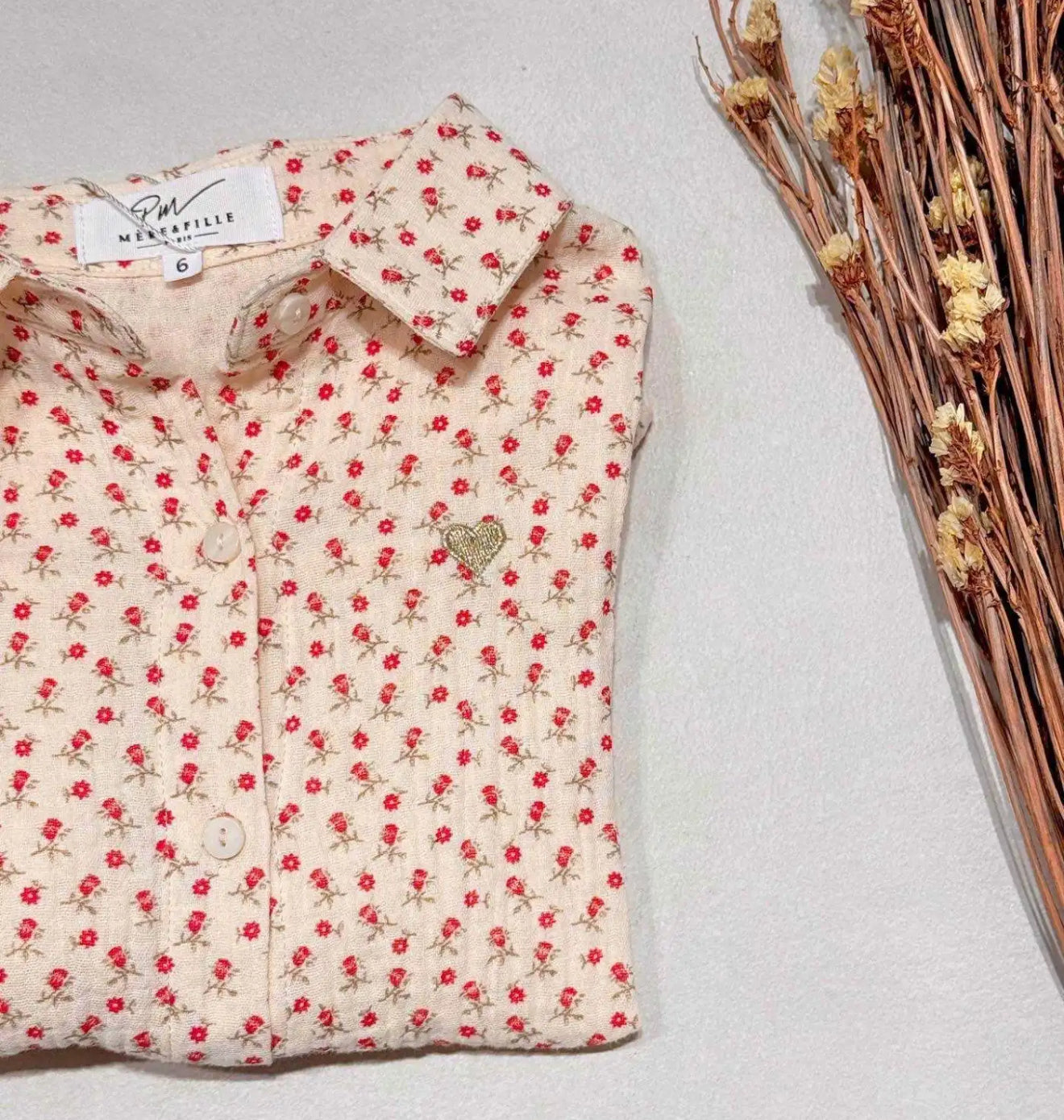 Chemise beige à petites fleurs – Look Mère & Fille 🤍✨