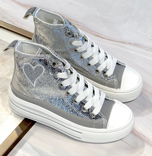 Baskets Fille Argentées avec Cœur – Brillance et Douceur à Chaque Pas