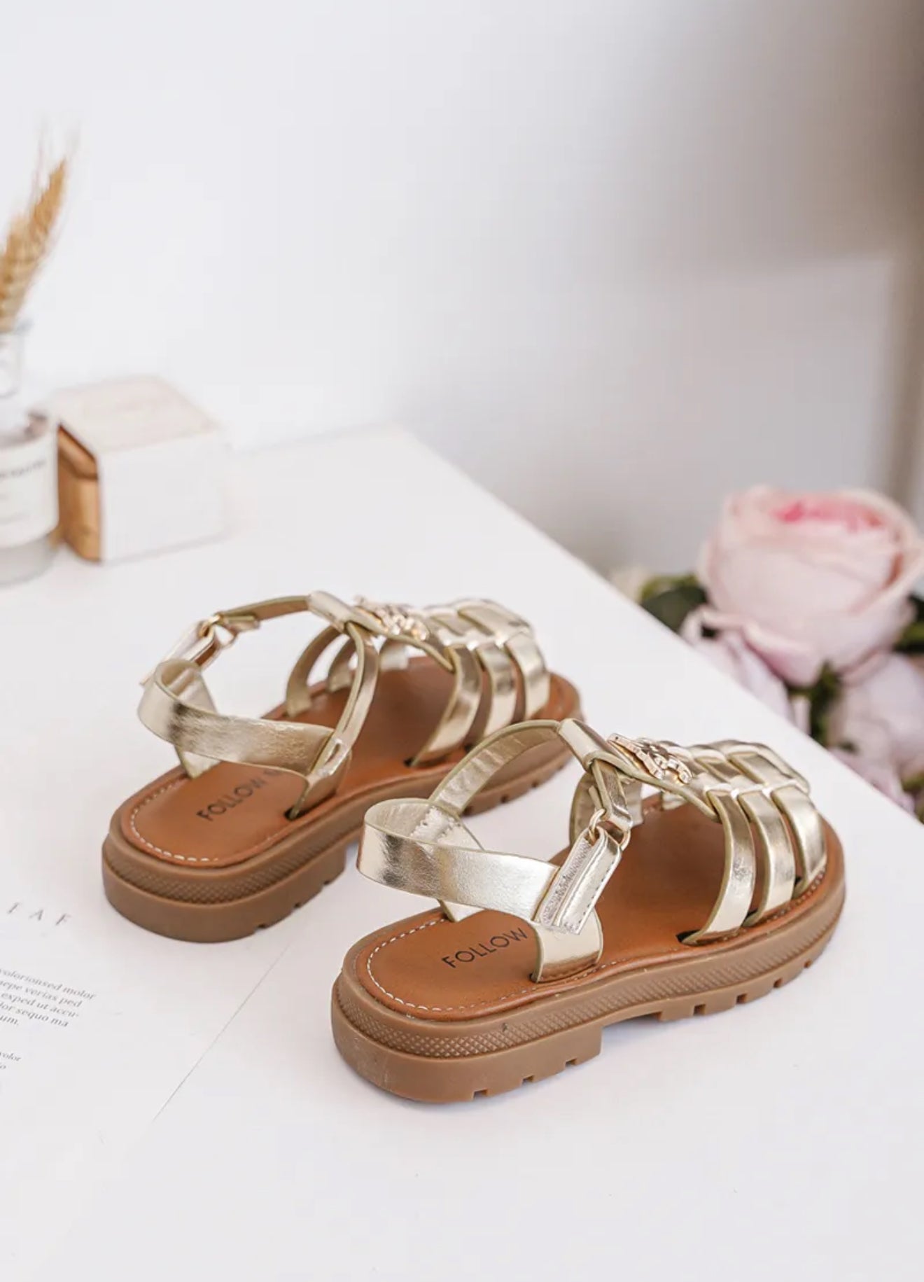✨ Sandalette dorée tressée – Chic et confort pour les beaux jours ✨