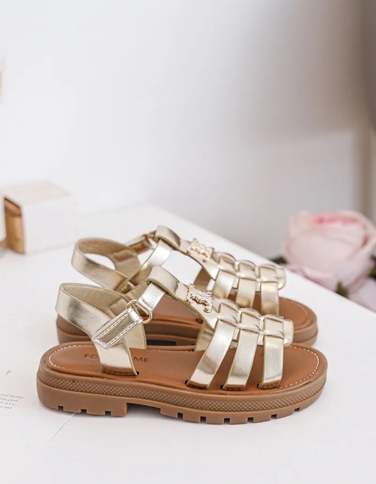 ✨ Sandalette dorée tressée – Chic et confort pour les beaux jours ✨