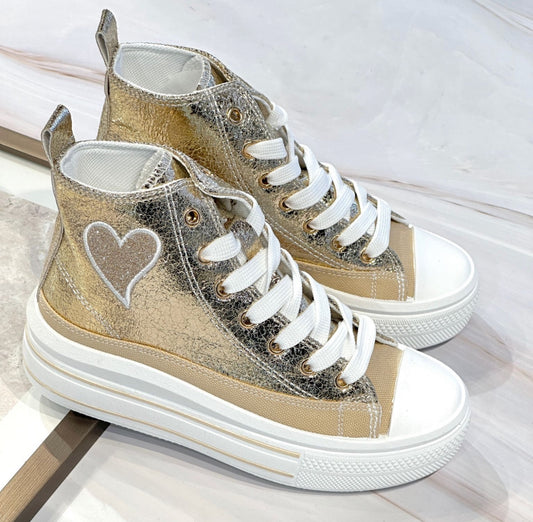 Baskets Fille Dorées avec Cœur – Brillance, Douceur et Style au Rendez-vous