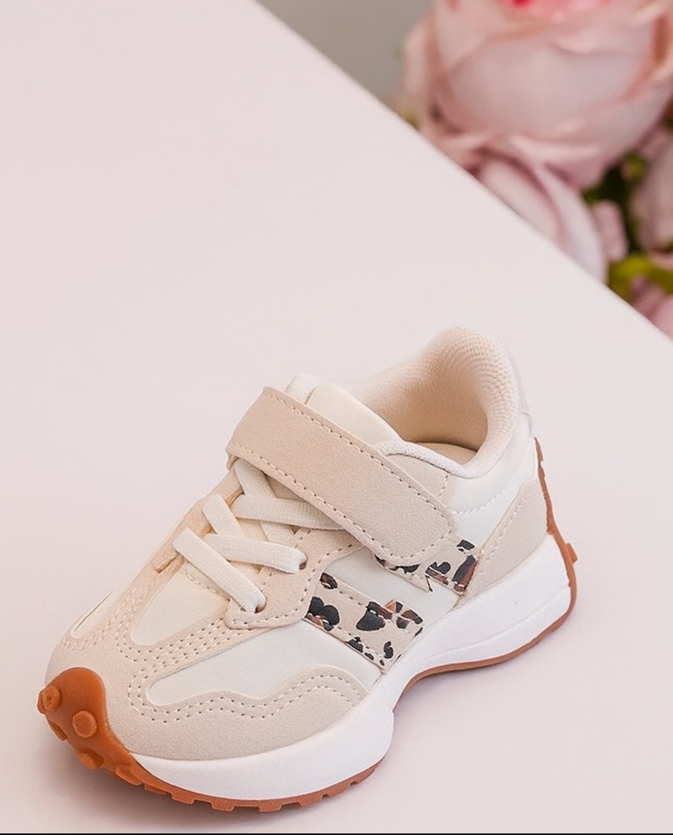 Baskets beige avec détails imprimés léopard