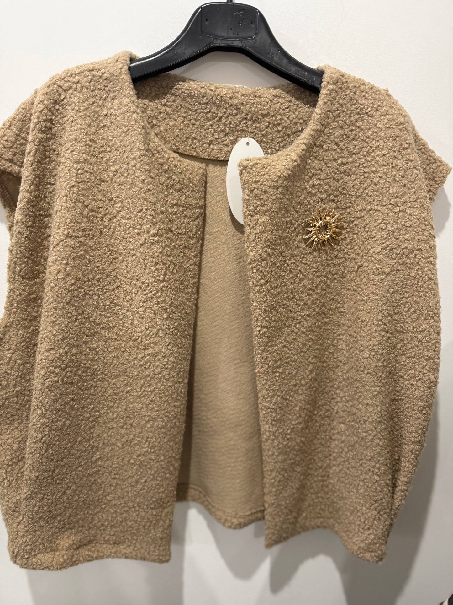 🧥 Gilet sans manches effet bouclettes – Taille unique (36 au 50)