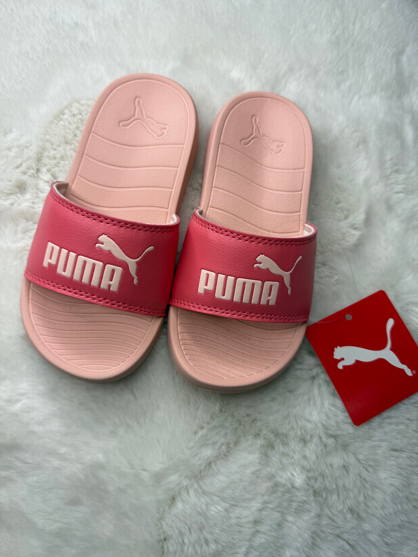 Claquettes Fille Puma – Style Sporty et Confort Estival