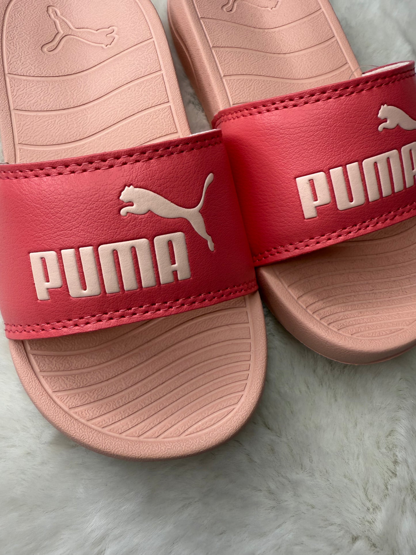 Claquettes Fille Puma – Style Sporty et Confort Estival