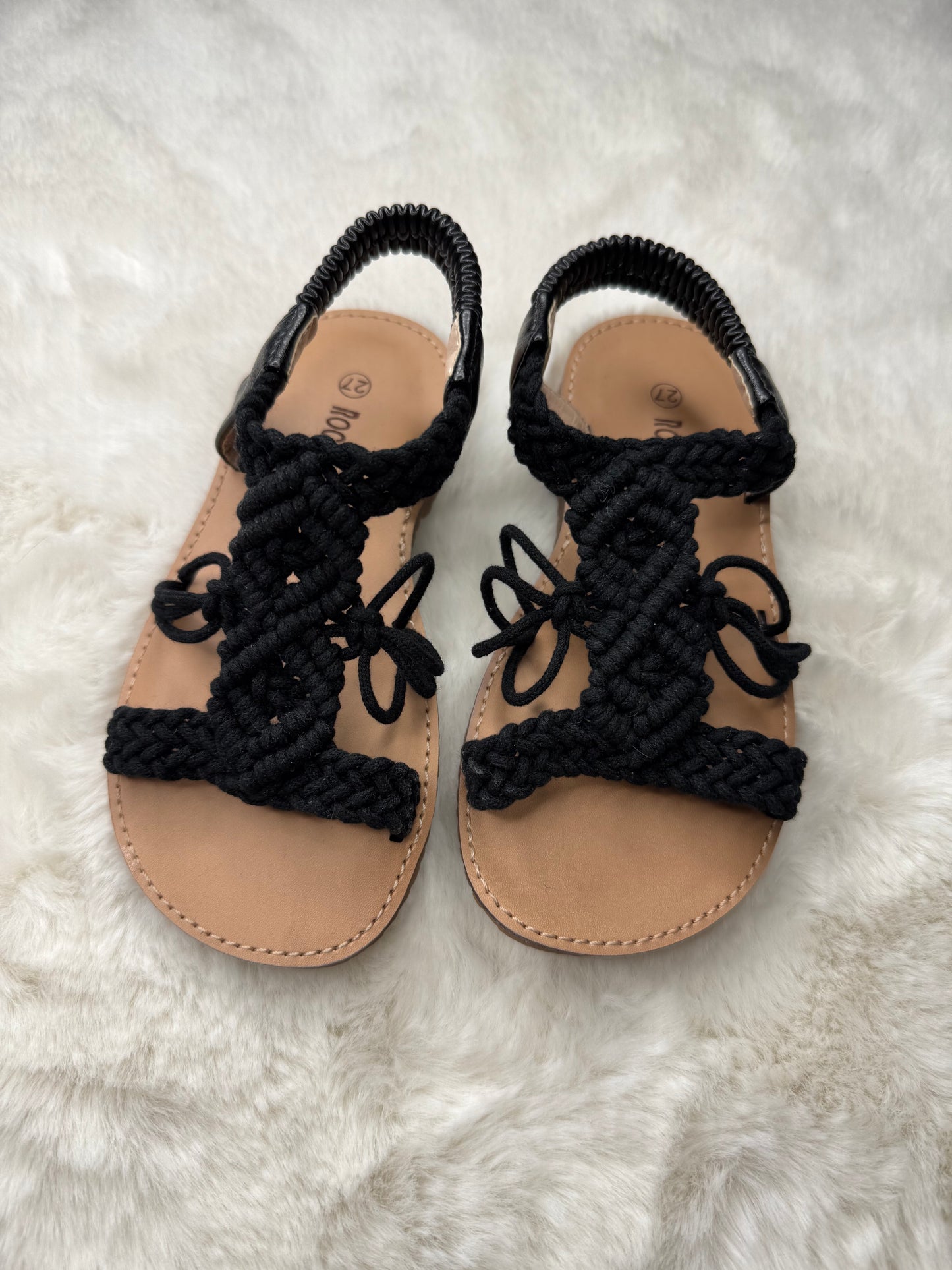 Sandalettes Fille Noires – Élégantes, Pratiques et Intemporelles