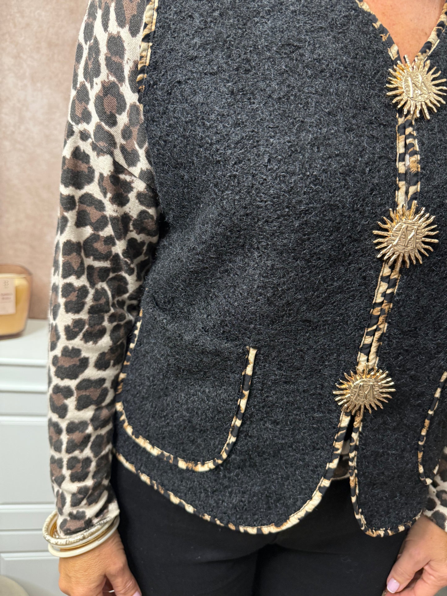 🐆 Gilet couleur unie avec liseré en imprimé léopard – Taille unique (36-42 / 42-46)