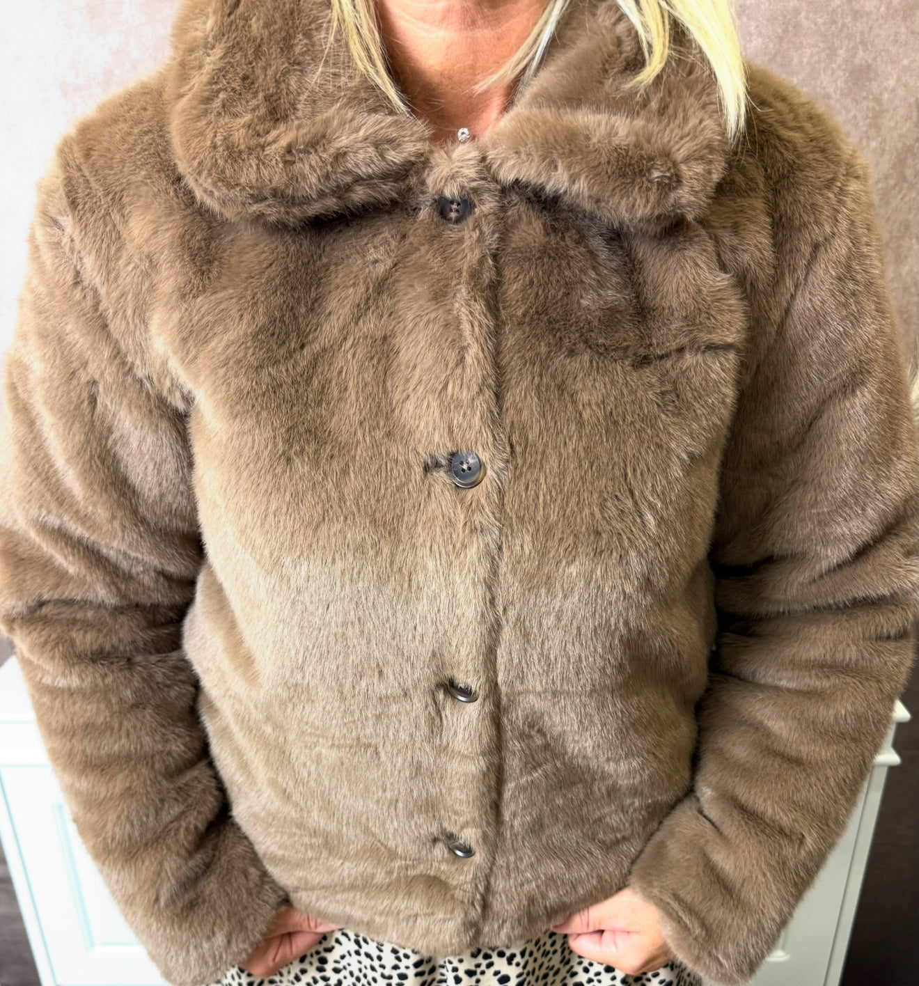 Veste fausse fourrure – Look Mère & Fille 🤎