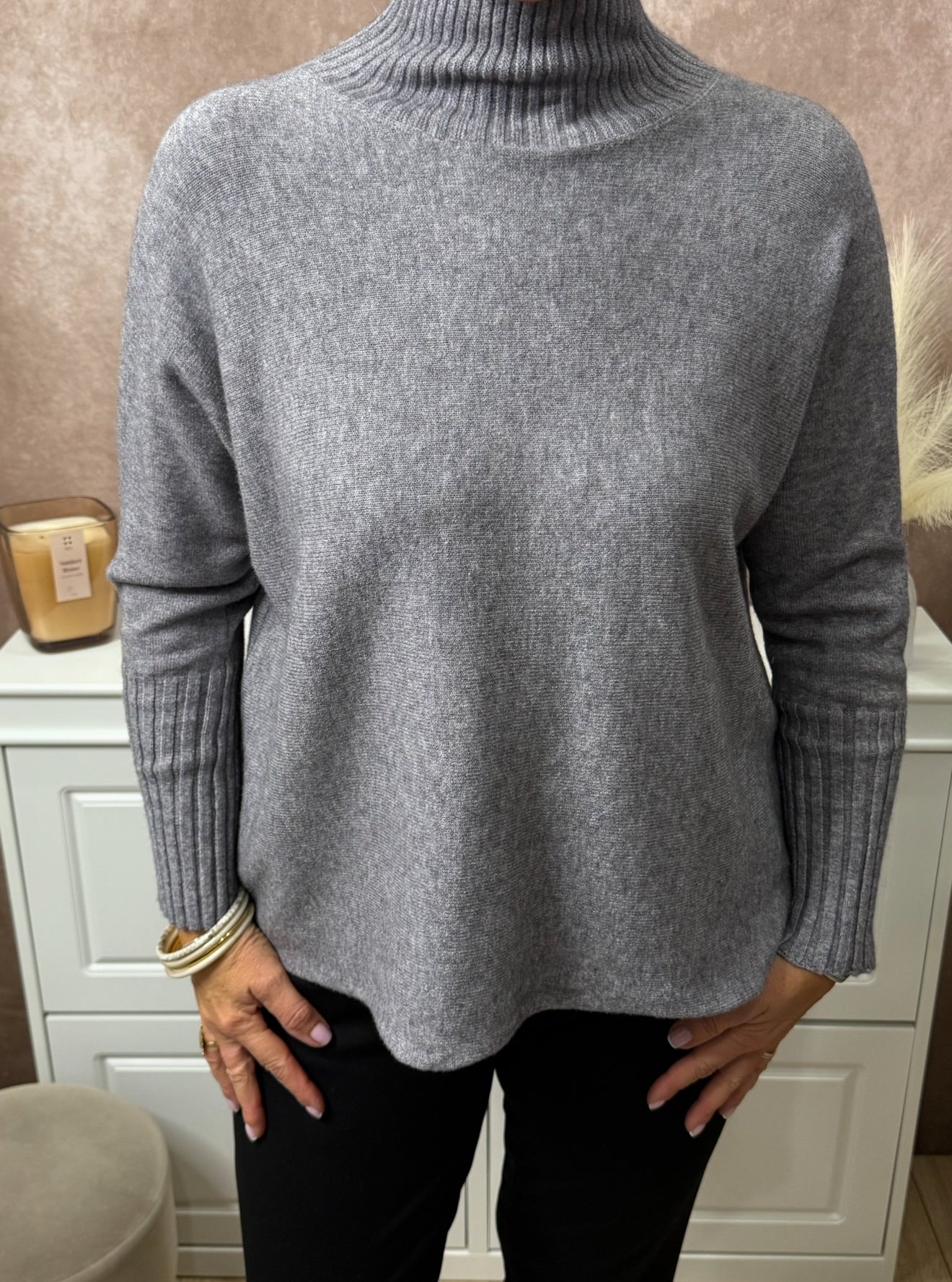 🤍 Pull femme – Col cheminée et manches chaussettes