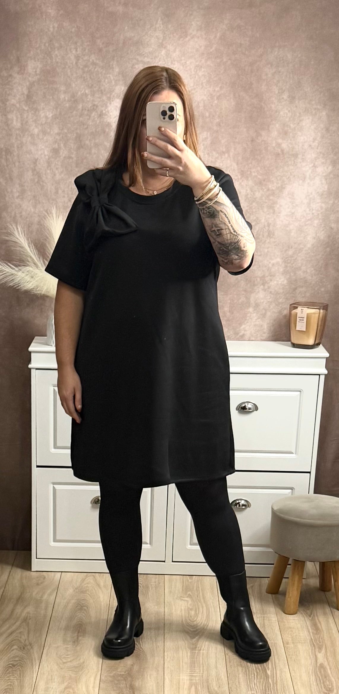 🖤 Robe noire avec gros nœud à l’épaule – Taille unique (du 40 au 52)