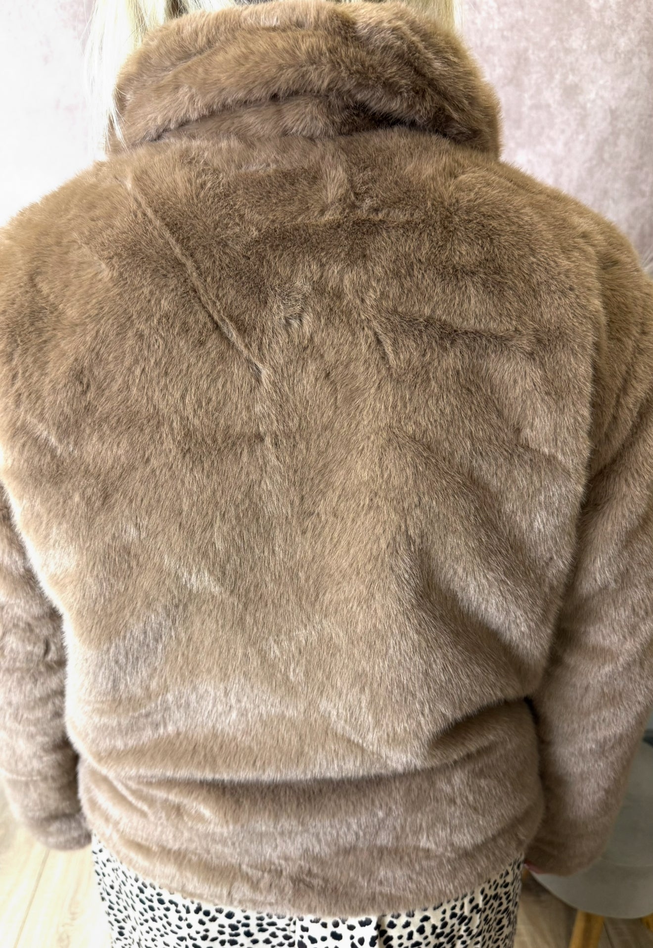 Veste fausse fourrure – Look Mère & Fille 🤎