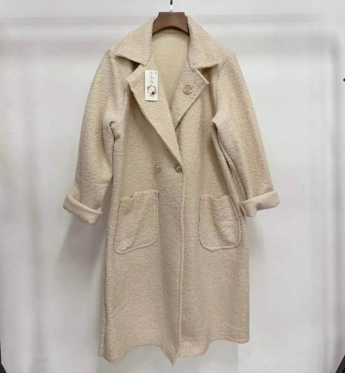 Manteau bouclette mi long avec broche ✨