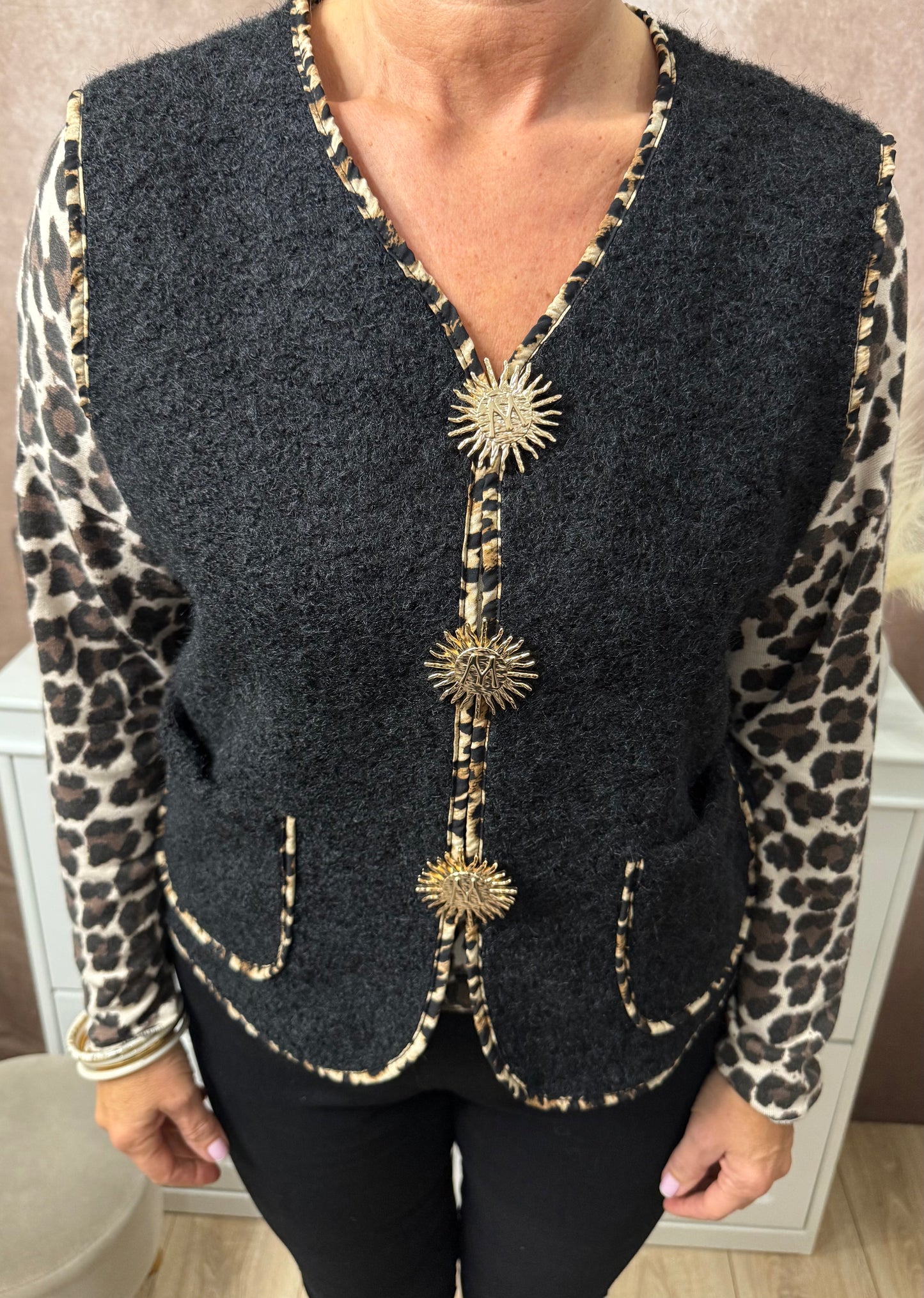 🐆 Gilet couleur unie avec liseré en imprimé léopard – Taille unique (36-42 / 42-46)