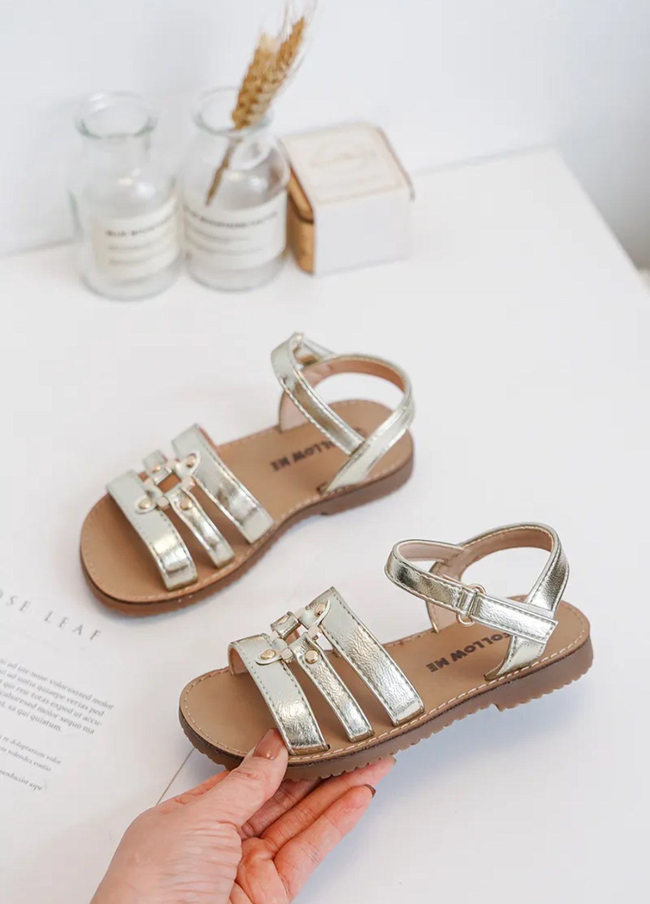 Sandalette fille avec scratch – Confort et style pour les beaux jours