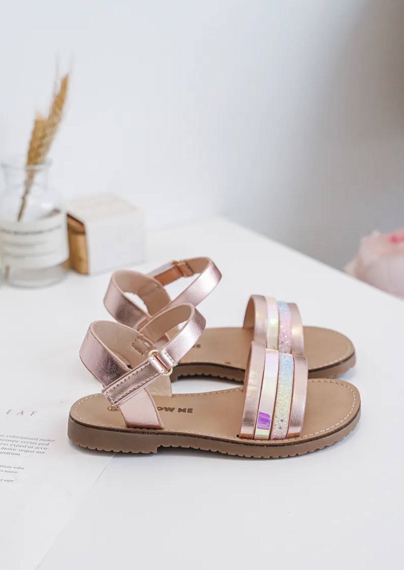 Sandalette fille avec scratch – Confort et style pour les beaux jours