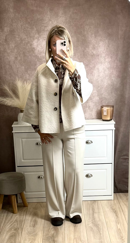 Veste bouclette beige avec bouton