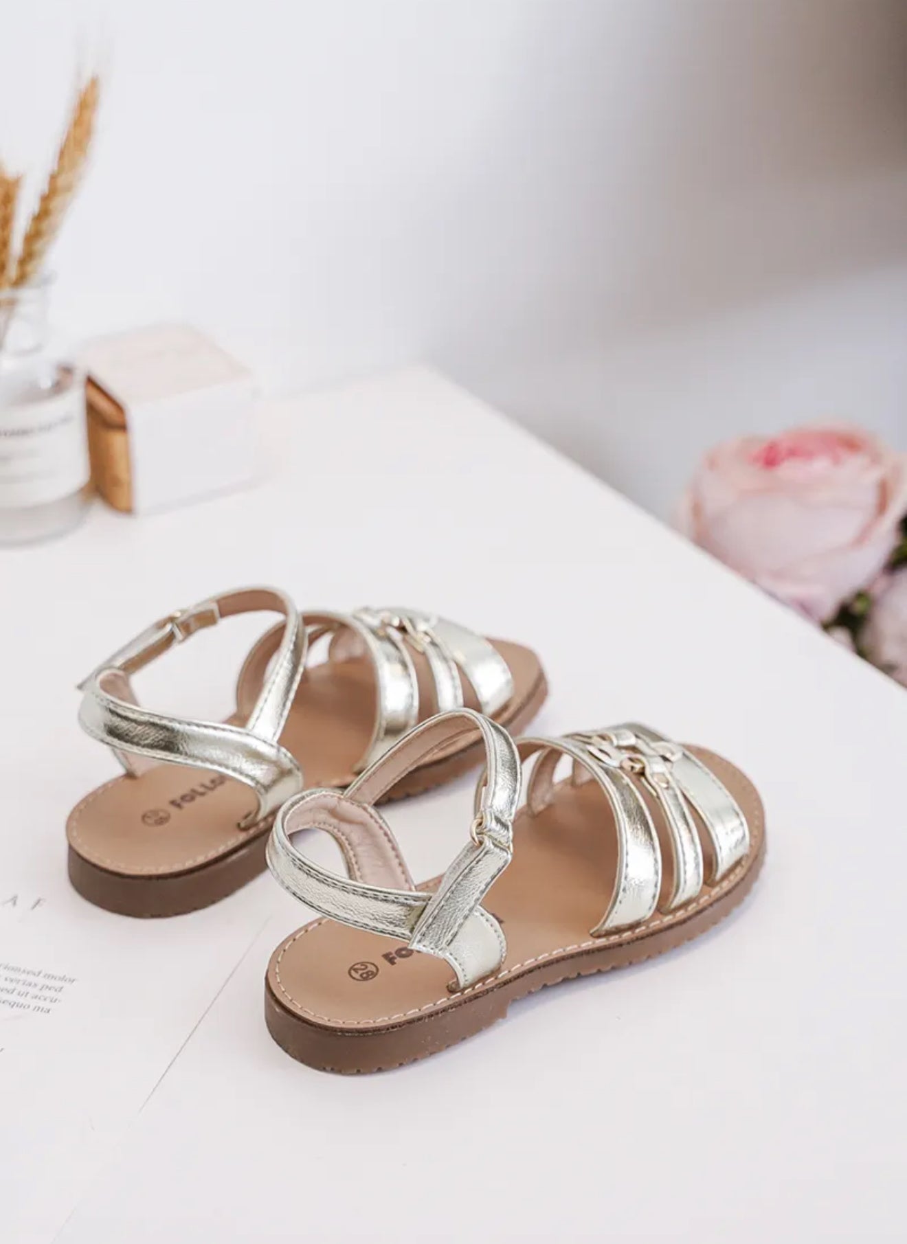 Sandalette fille avec scratch – Confort et style pour les beaux jours