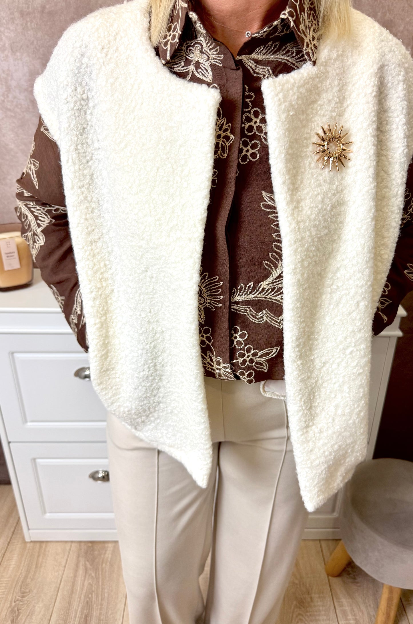 🧥 Gilet sans manches effet bouclettes – Taille unique (36 au 50)