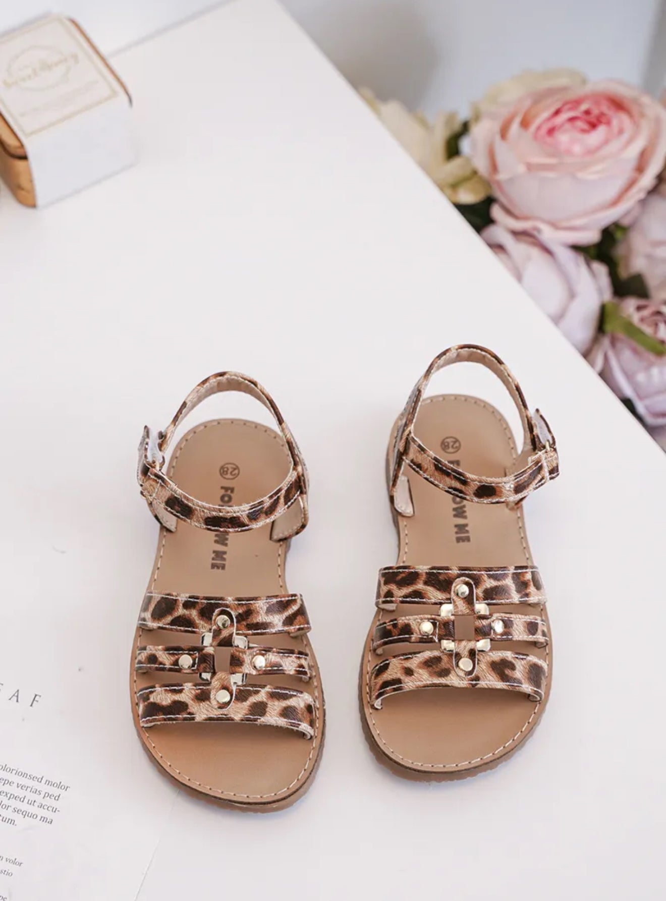 Sandalette fille avec scratch – Confort et style pour les beaux jours