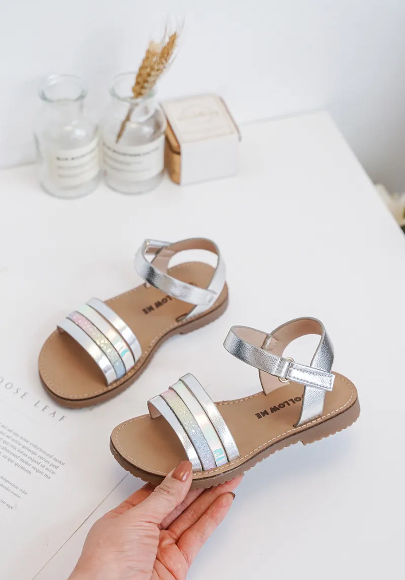 Sandalette fille avec scratch – Confort et style pour les beaux jours