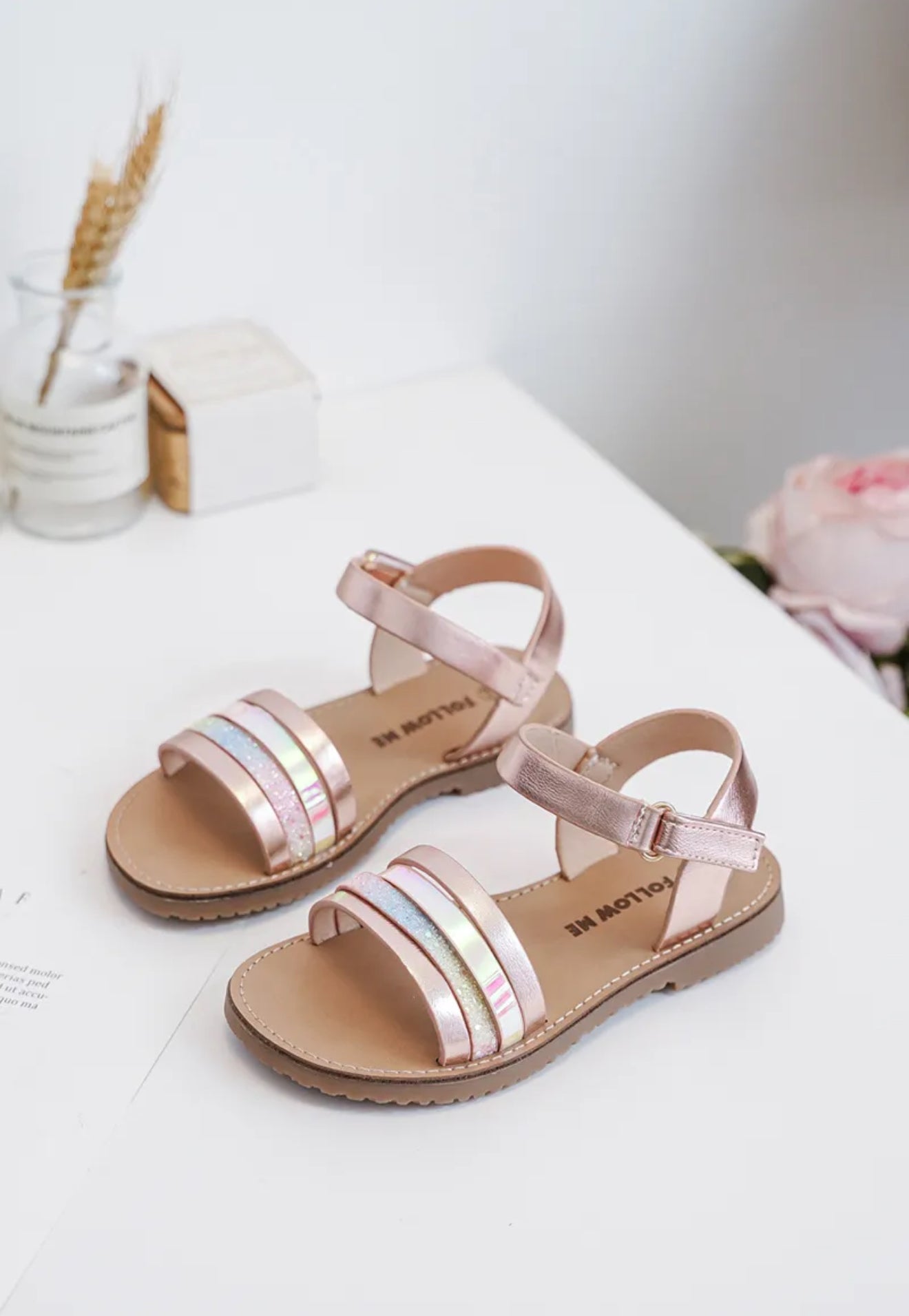 Sandalette fille avec scratch – Confort et style pour les beaux jours
