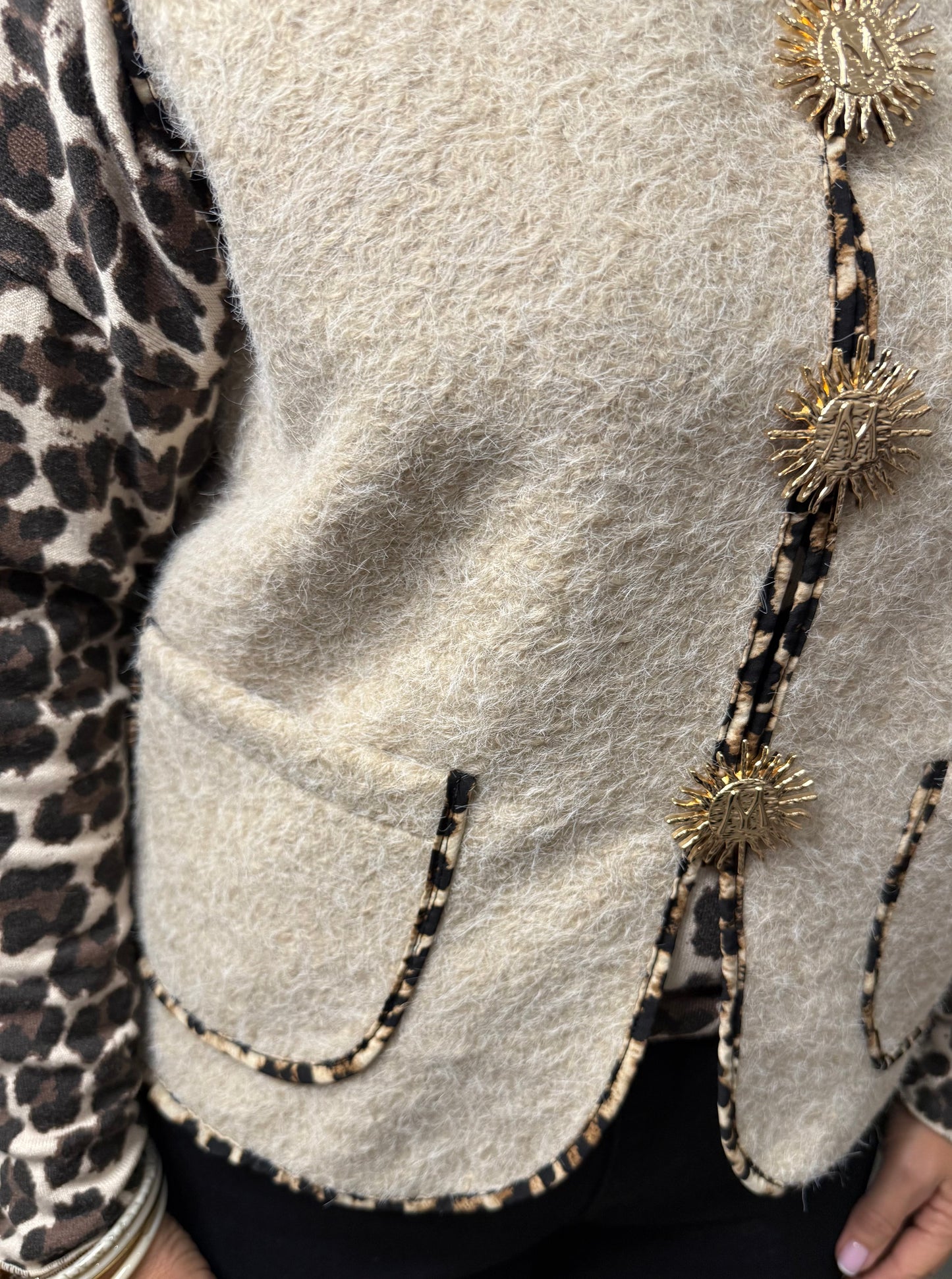 🐆 Gilet couleur unie avec liseré en imprimé léopard – Taille unique (36-42 / 42-46)