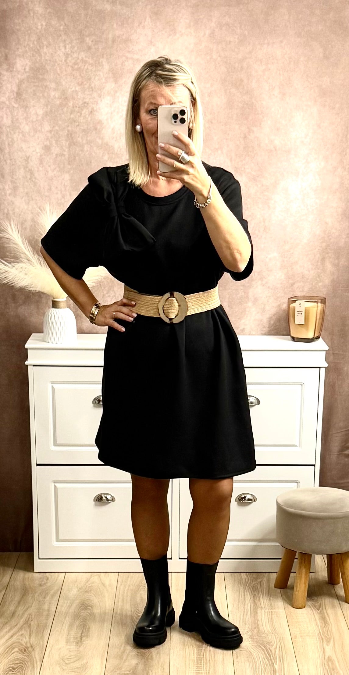 🖤 Robe noire avec gros nœud à l’épaule – Taille unique (du 40 au 52)