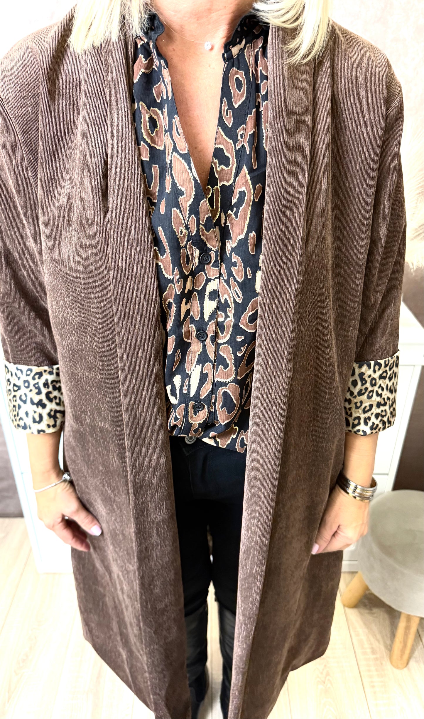 Longue veste marron – intérieur imprimé léopard