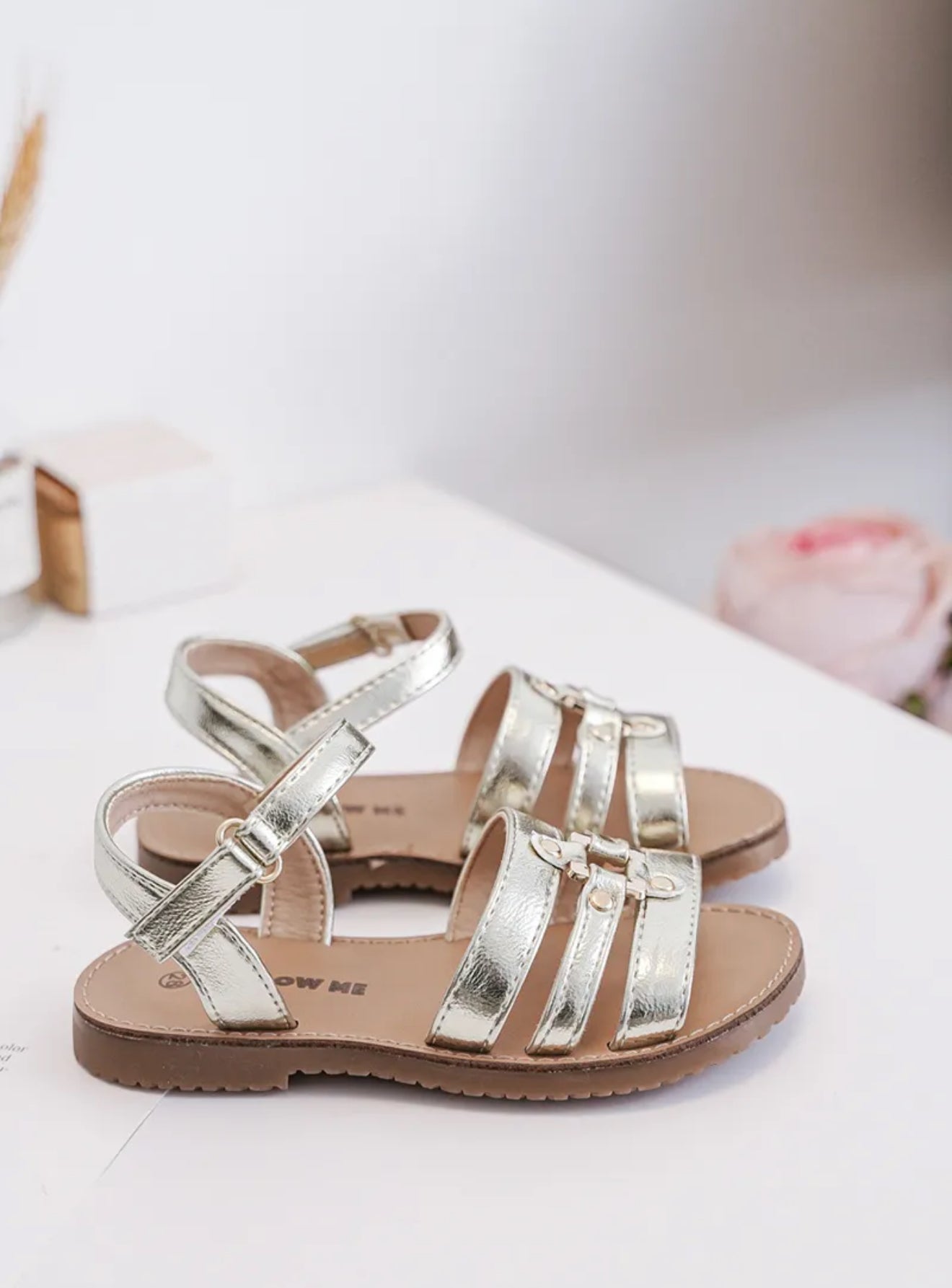 Sandalette fille avec scratch – Confort et style pour les beaux jours