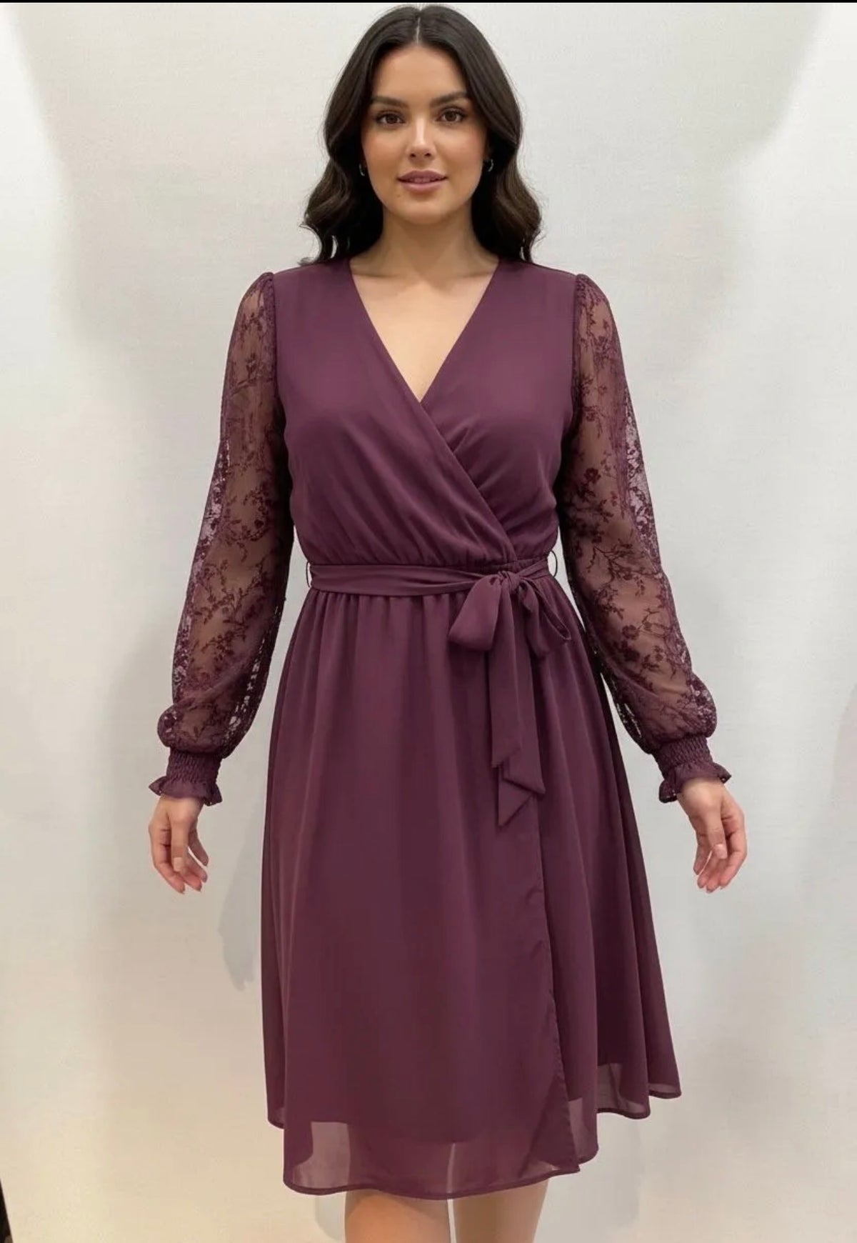 Robe unie avec détails ✨